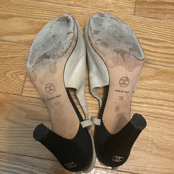 Chanel tan suede sandals - Picture 3 of 12